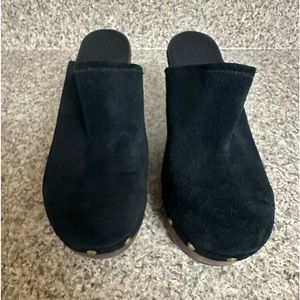 Beautiful black Ugg clogs. Size 7. New.